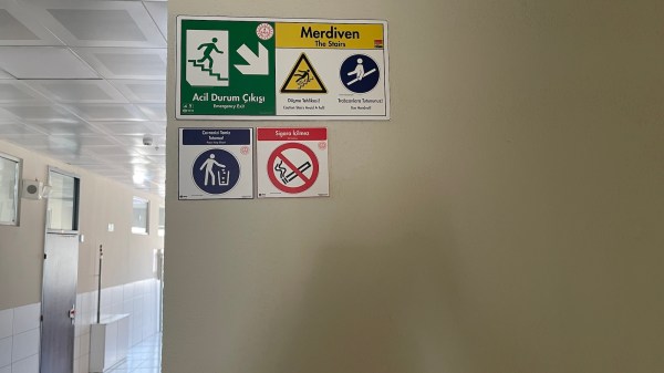 Ogretmenevi Merdiven Acil durum Yonlendirme Levhalari